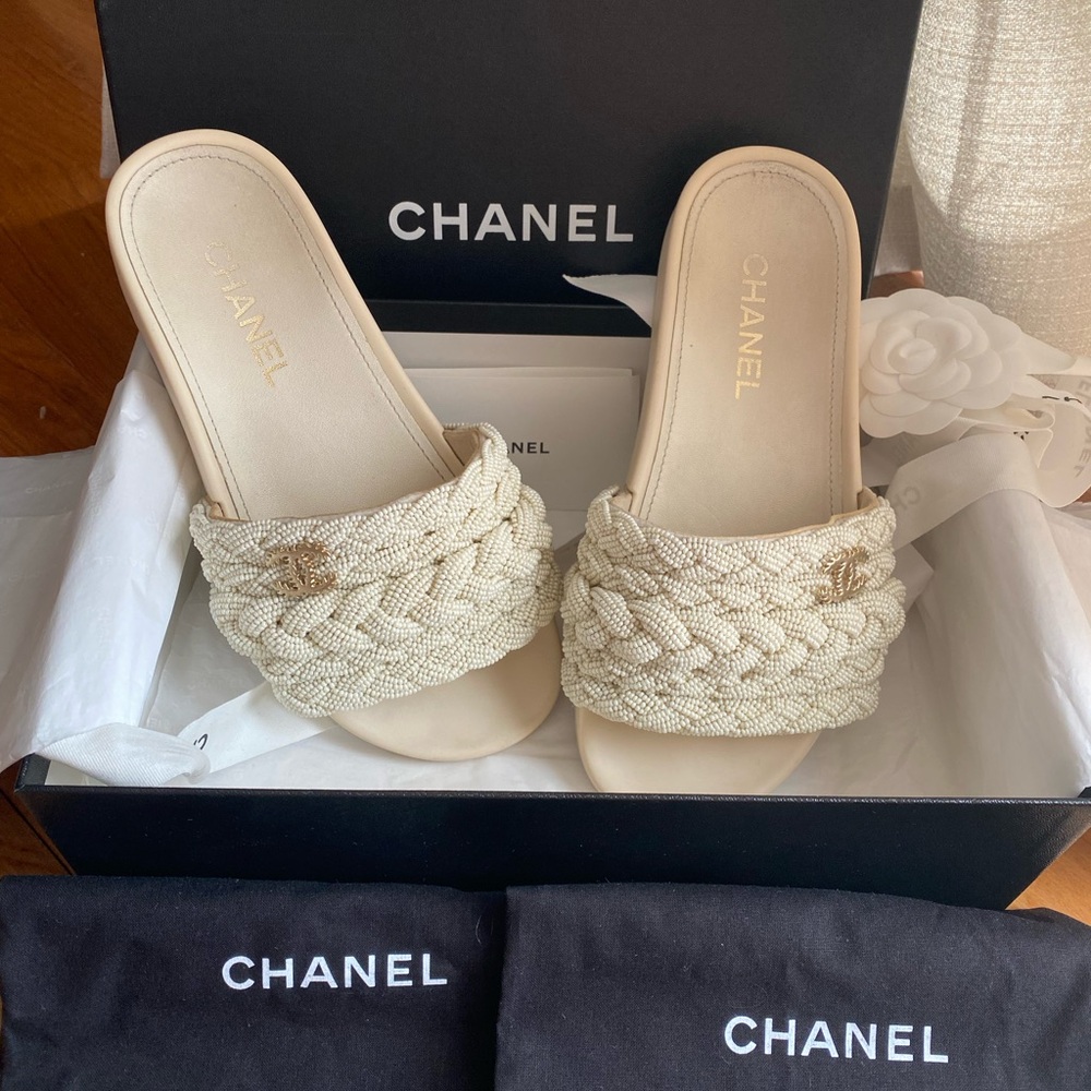 Chanel RARE Cream Pearl Slides Sandals 38